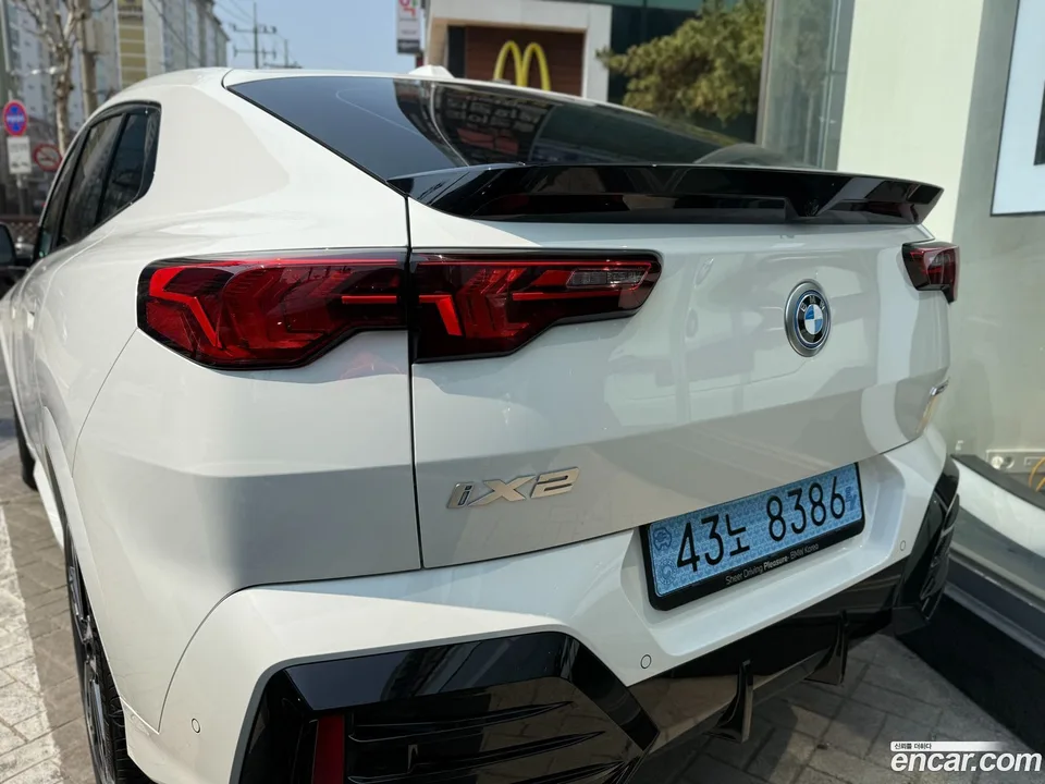 BMW iX2 eDrive 20 M 2026 — миниатюра 5