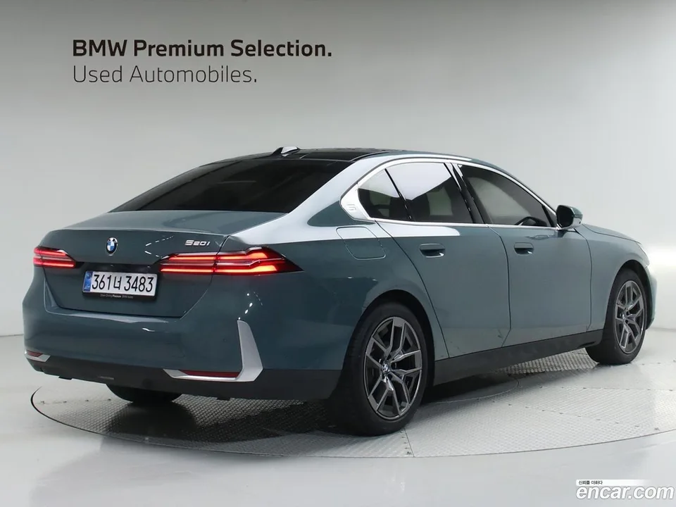 BMW 5 Series 520i 2025 — миниатюра 2