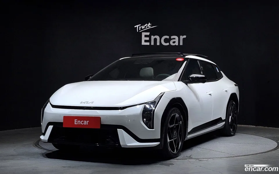 Kia EV4 2WD 2026 — фото 1, купить с доставкой в Москву