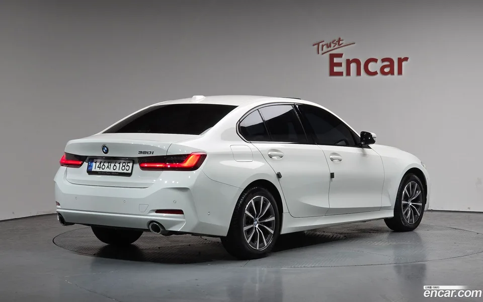 BMW 3 Series 320i 2023 — миниатюра 2
