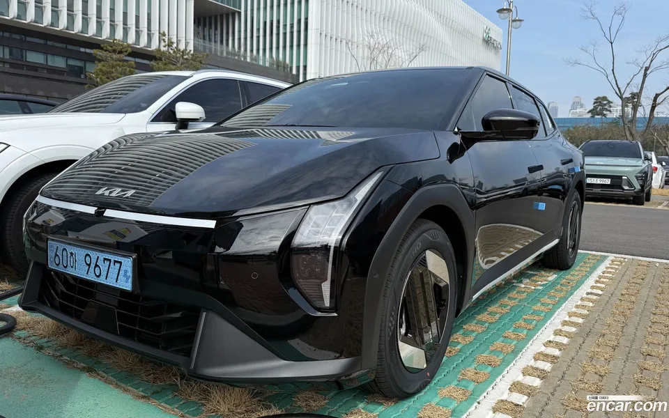 Kia EV4 2WD 2026 — фото 1, купить с доставкой в Москву