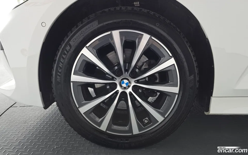 BMW 3 Series 320i 2023 — миниатюра 5