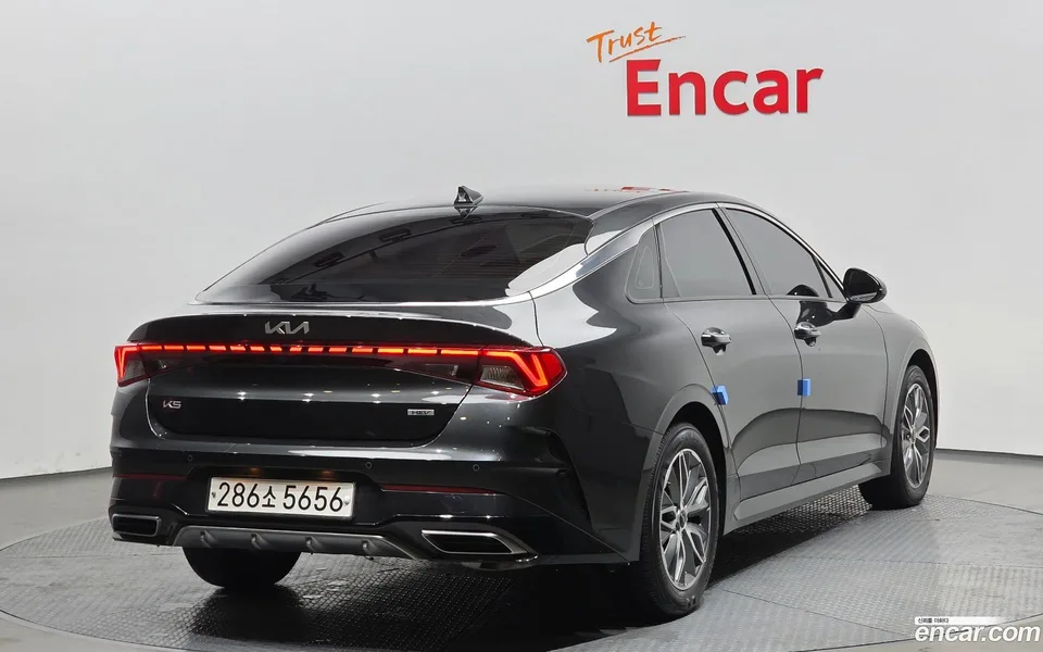 Kia K5 Hybrid 2023 — миниатюра 2