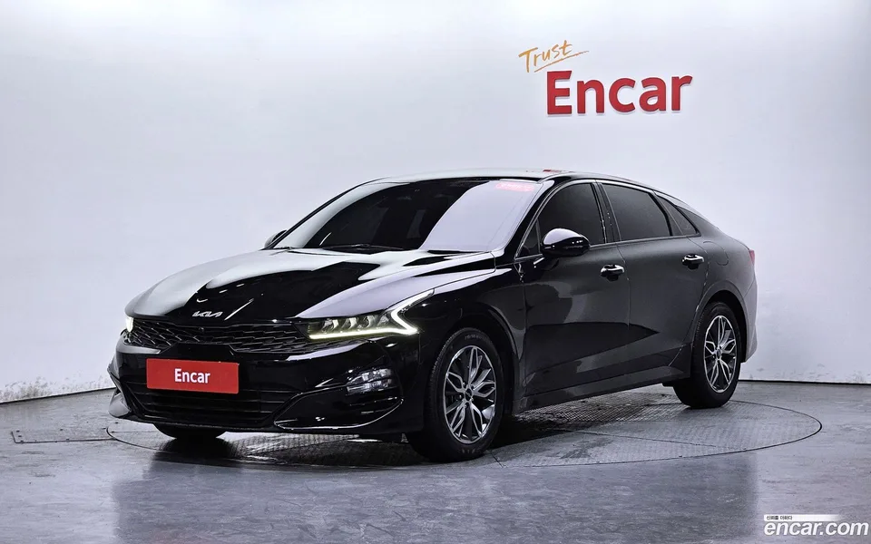 Kia K 5 2.0 2023 — фото 1, купить с доставкой в Москву