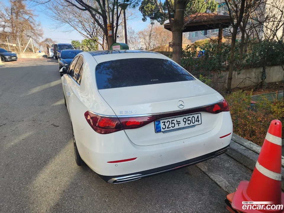 Mercedes-Benz E-Class E200 2025 — миниатюра 3