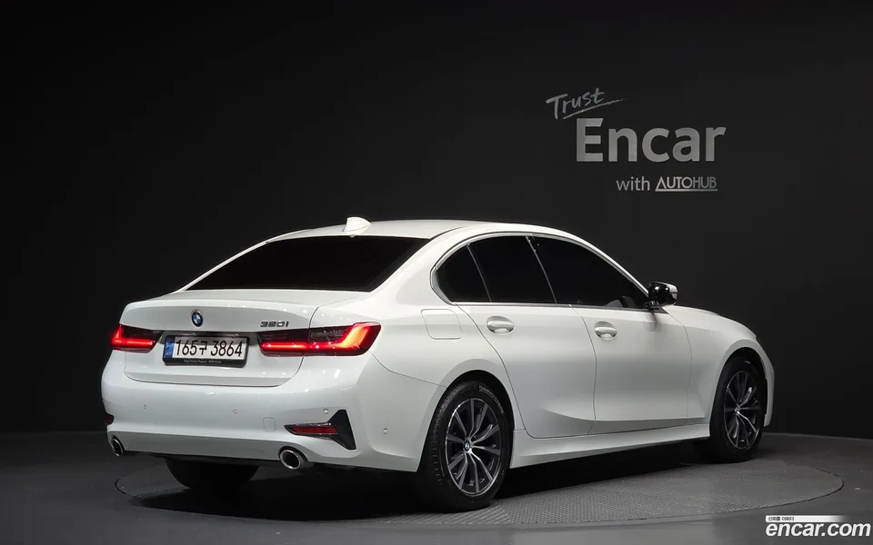 BMW 3 Series 320i 2022 — миниатюра 2