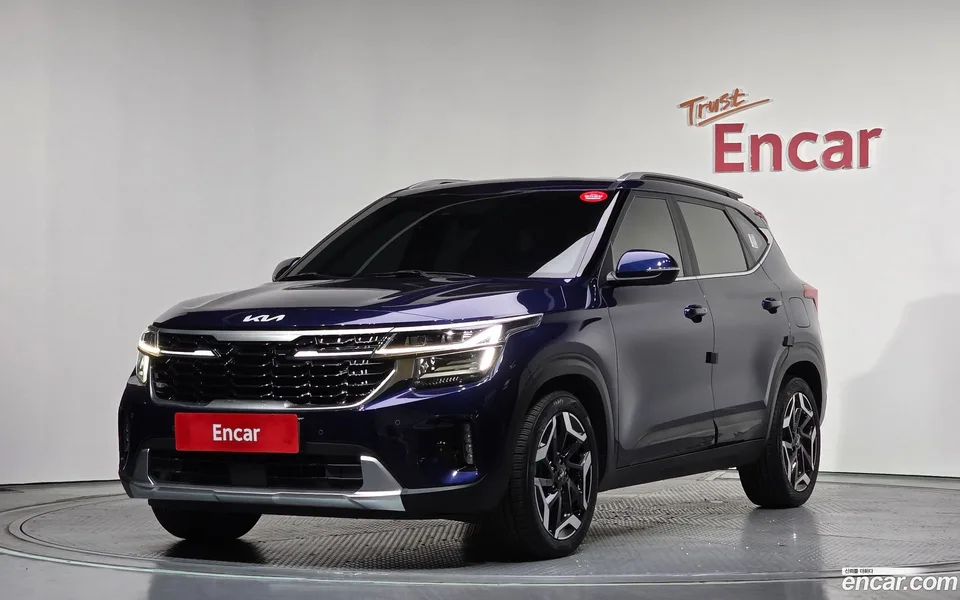 Kia Seltos 1.6 2WD 2023 — фото 1, купить с доставкой в Москву