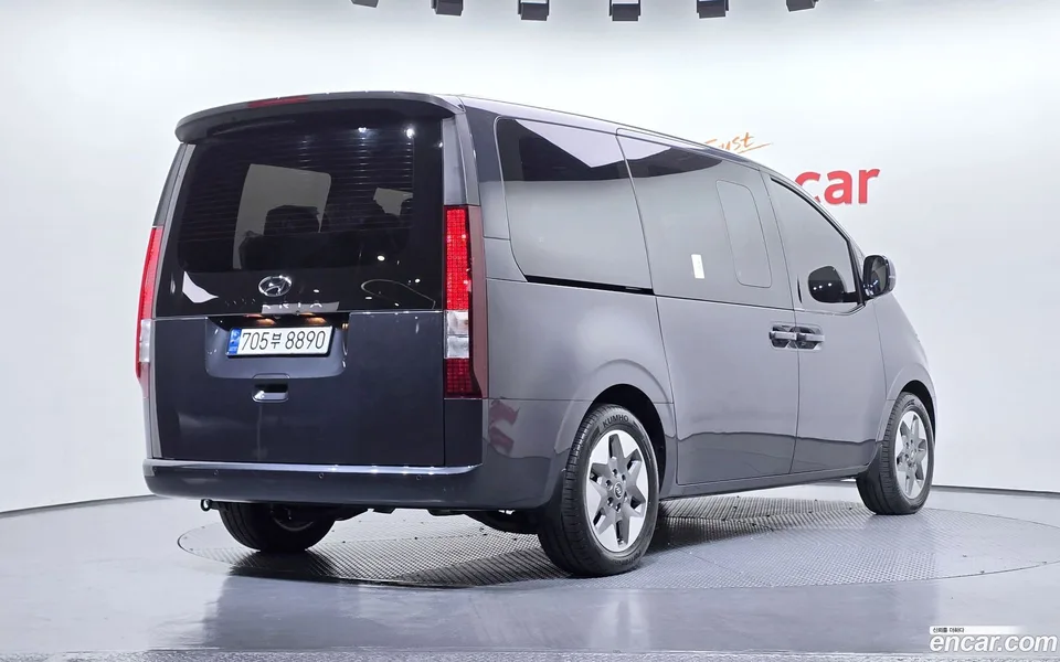 Hyundai Staria 11 2024 — миниатюра 2