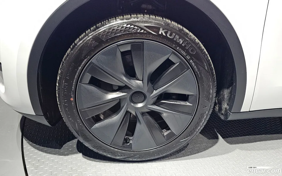 Tesla Model Y RWD 2024 — миниатюра 4