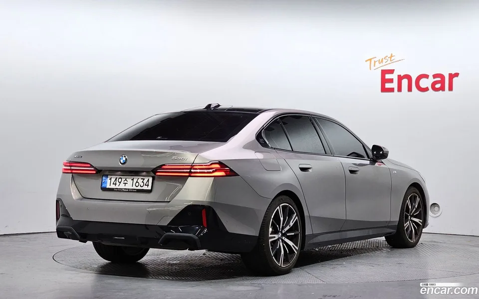 BMW 5 Series 530i xDrive M 2025 — миниатюра 2