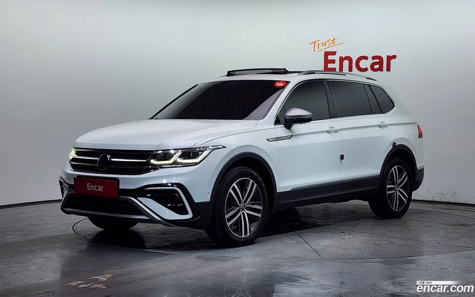 Volkswagen Tiguan Allspace 2.0 TSI 2022 — фото 1, купить с доставкой в Москву