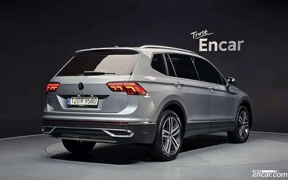 Volkswagen Tiguan Allspace 2.0 TSI 2022 — миниатюра 2