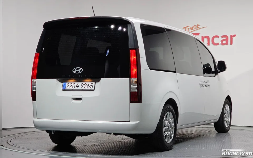 Hyundai Staria 9 2025 — миниатюра 2