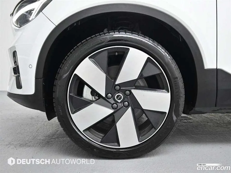 Volvo XC40 Recharge 2024 — миниатюра 5