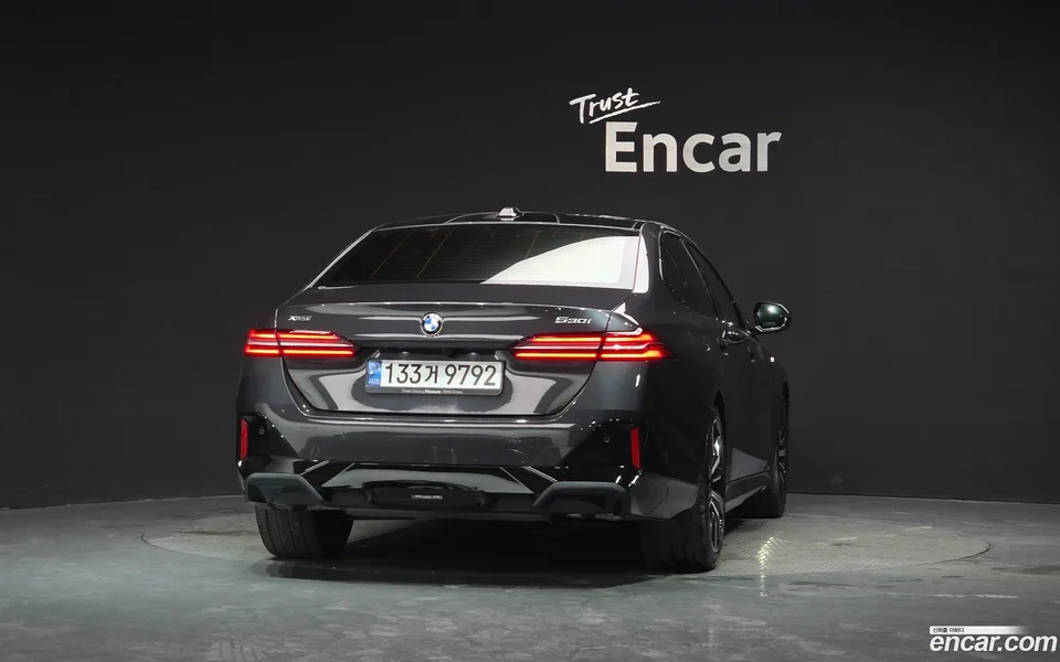 BMW 5 Series 530i xDrive M 2024 — миниатюра 4