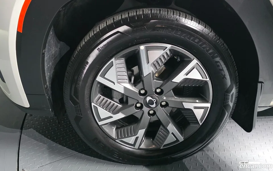 KG Mobility Torres EVX E7 2023 — миниатюра 5