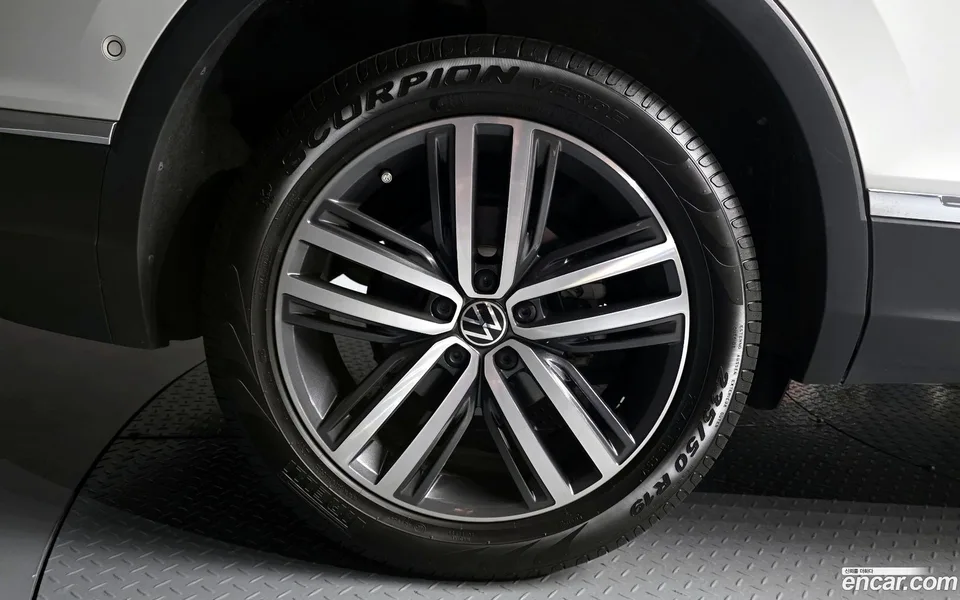 Volkswagen Tiguan Allspace 2.0 TSI 2024 — миниатюра 5