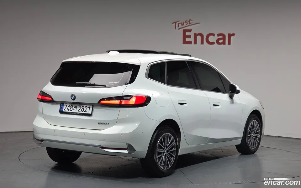 BMW 2 Series Active Tourer 220i 2023 — миниатюра 2