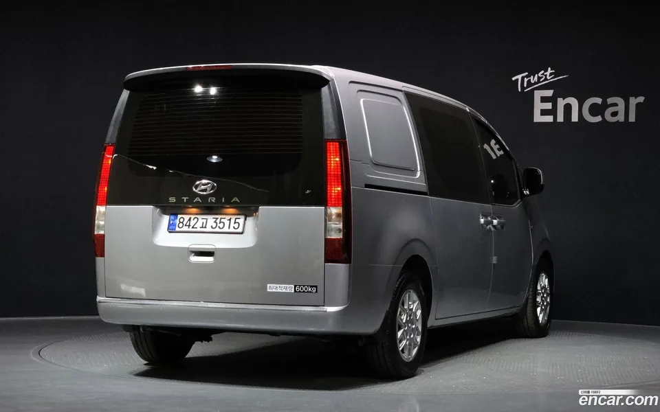 Hyundai Staria 5 2023 — миниатюра 2