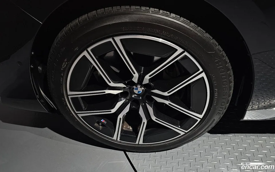 BMW 7 Series 740i xDrive M 2024 — миниатюра 5