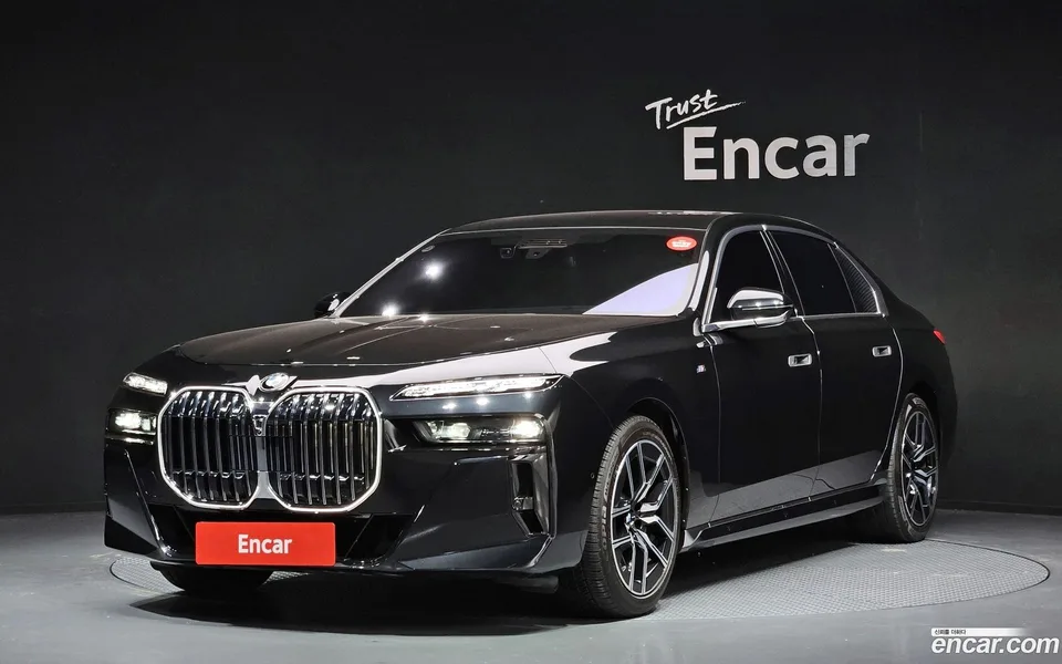 BMW 7 Series 740i xDrive M 2024 — фото 1, купить с доставкой в Москву