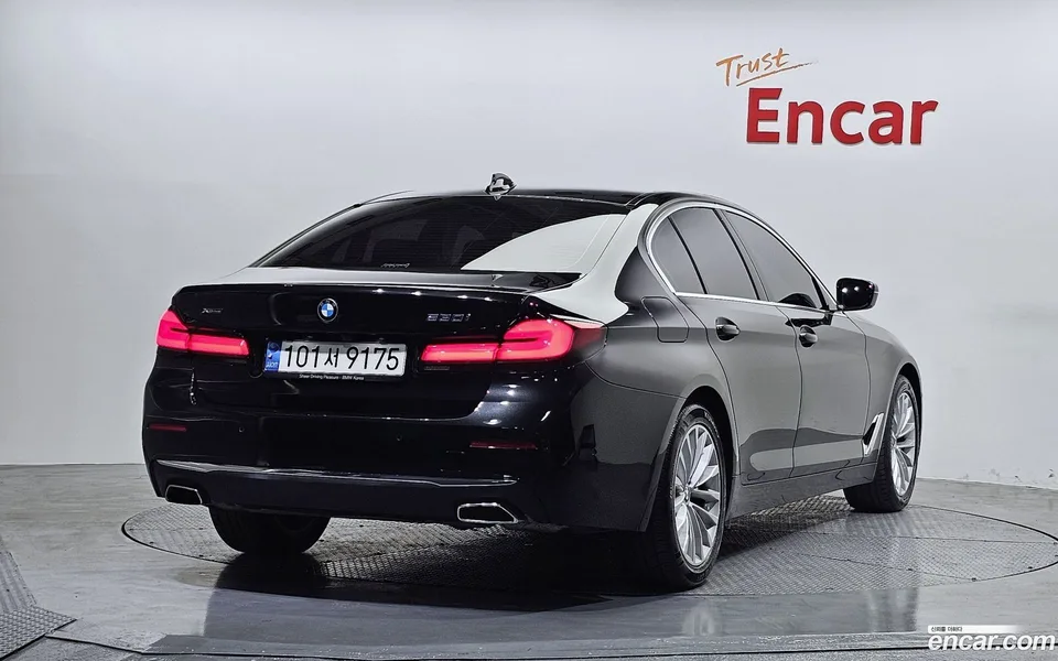 BMW 5 Series 530i xDrive 2022 — миниатюра 2