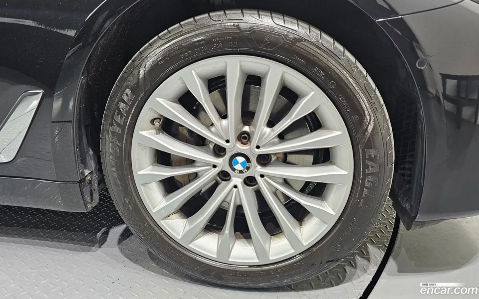 BMW 5 Series 530i xDrive 2022 — миниатюра 5