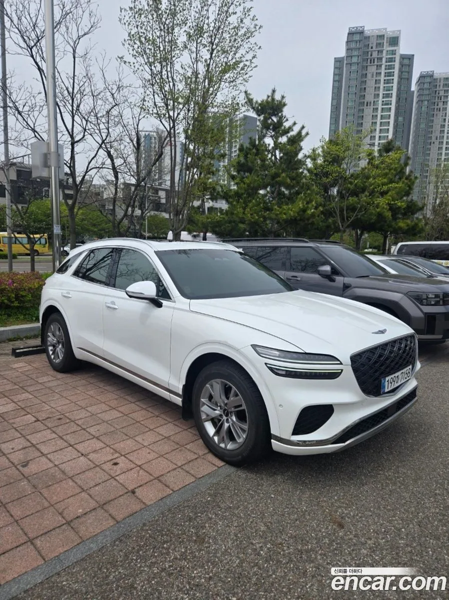Genesis GV70 2.5T 2WD 2024 — миниатюра 2