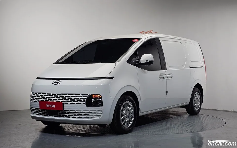 Hyundai Staria 3 2022 — фото 1, купить с доставкой в Москву