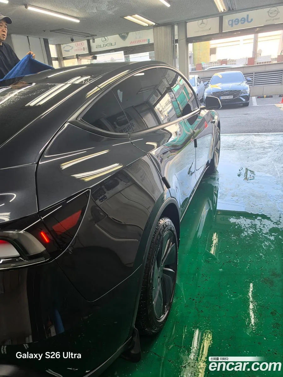 Tesla Model Y RWD 2025 — миниатюра 2