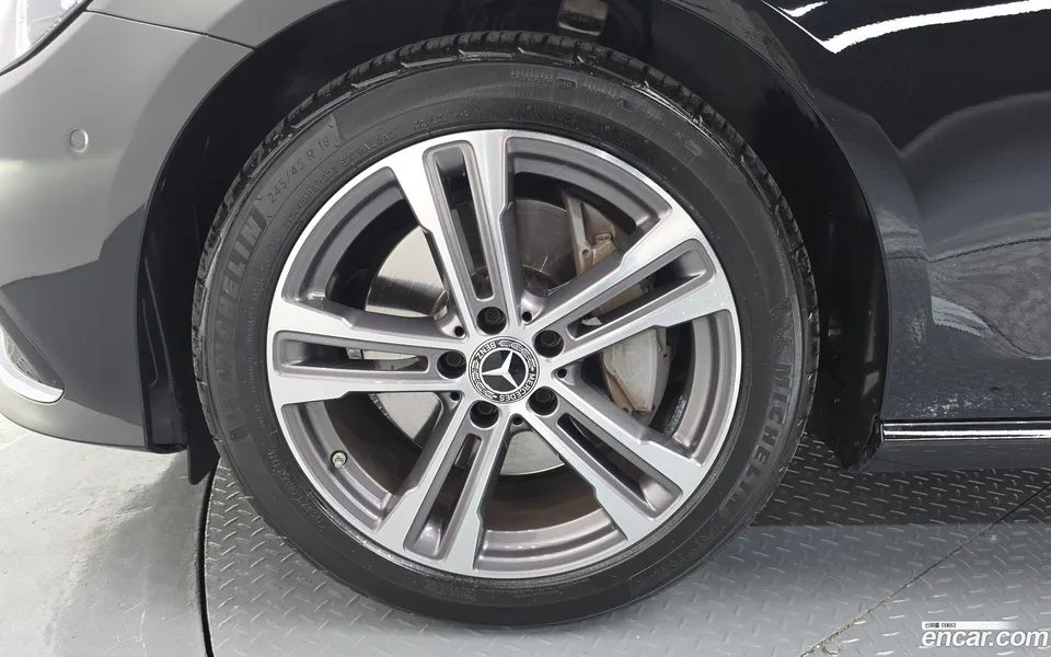 Mercedes-Benz E-Class E350 4MATIC 2022 — миниатюра 5