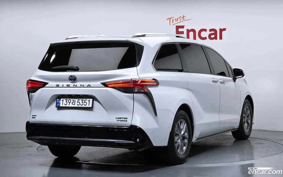 Toyota Sienna 2.5 AWD 2023 — миниатюра 2