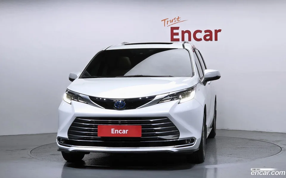 Toyota Sienna 2.5 AWD 2023 — миниатюра 3