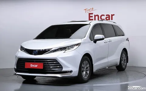 Toyota Sienna 2023 купить в Москве