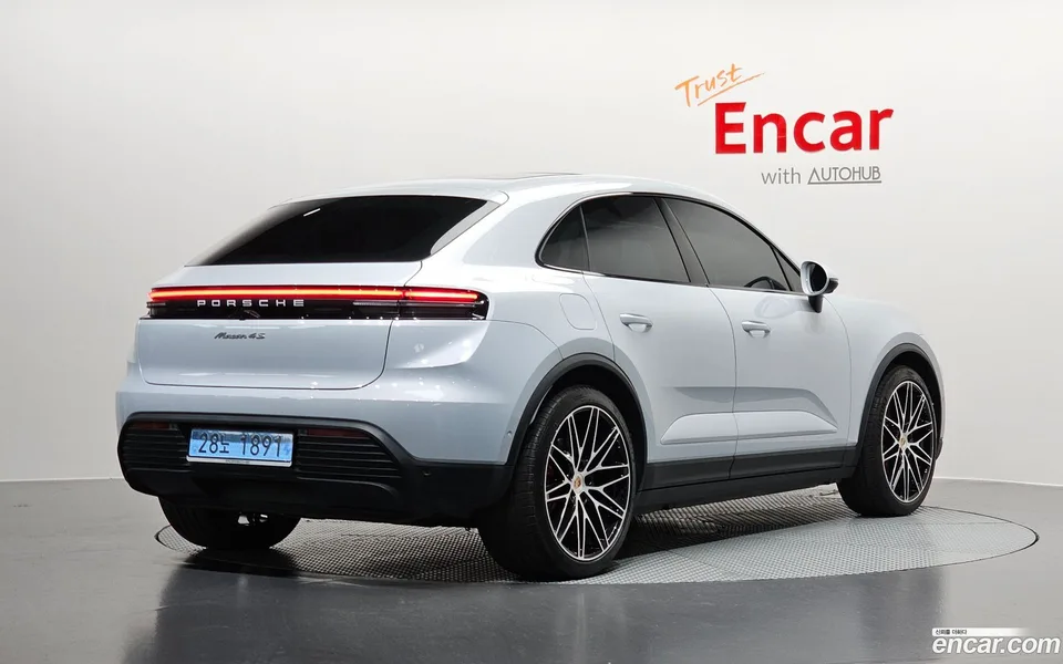 Porsche Macan Electric 4S 2025 — миниатюра 2