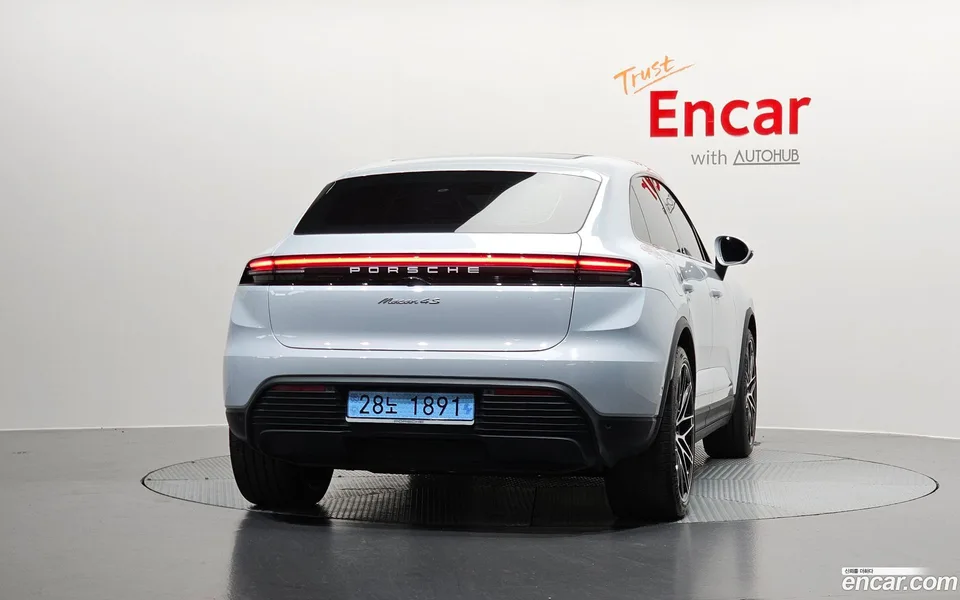 Porsche Macan Electric 4S 2025 — миниатюра 4