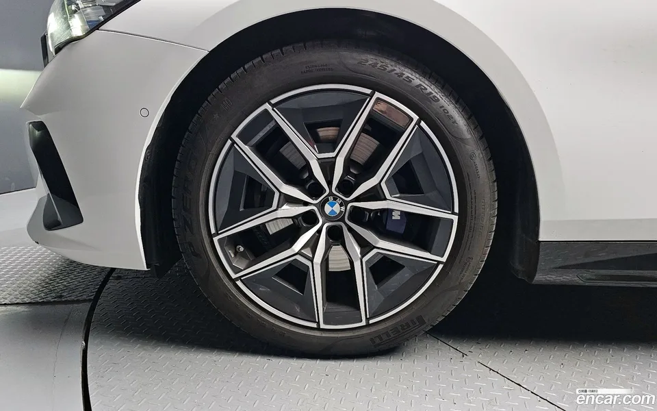 BMW 5 Series 520i M 2025 — миниатюра 5
