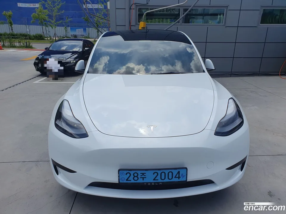 Tesla Model Y RWD 2023 — миниатюра 3