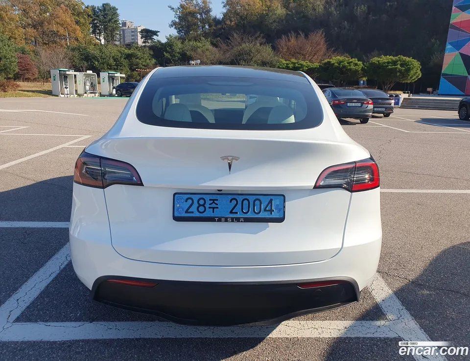 Tesla Model Y RWD 2023 — миниатюра 4