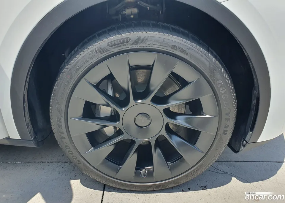 Tesla Model Y RWD 2023 — миниатюра 5