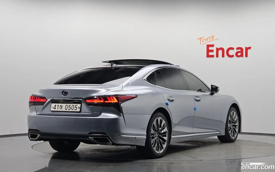 Lexus LS 500 3.5 AWD 2023 — миниатюра 2
