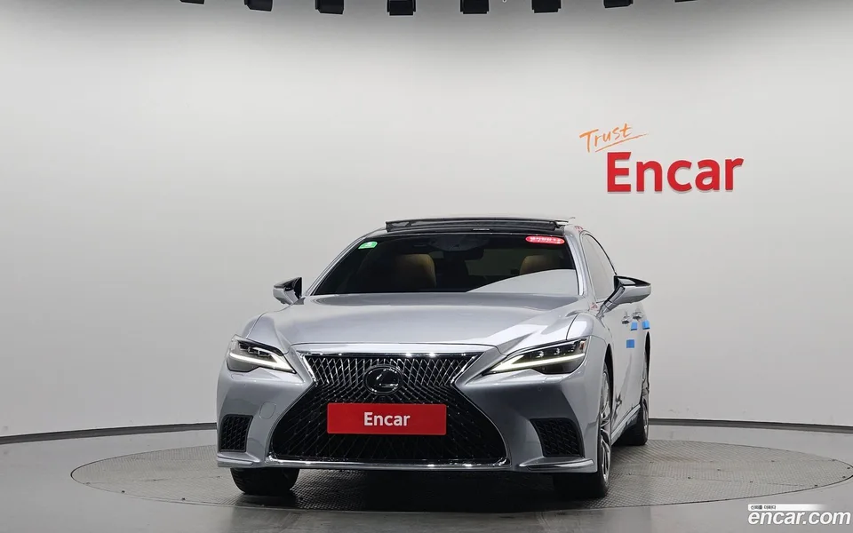 Lexus LS 500 3.5 AWD 2023 — миниатюра 3