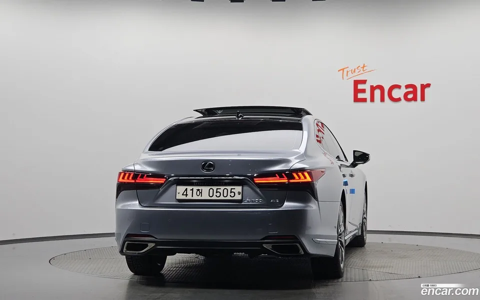 Lexus LS 500 3.5 AWD 2023 — миниатюра 4