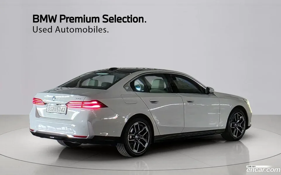 BMW 5 Series 520i 2025 — миниатюра 2