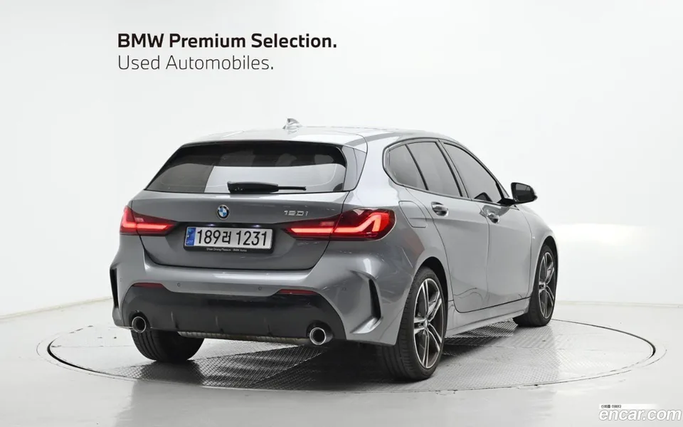 BMW 1 Series 120i M 2023 — миниатюра 2