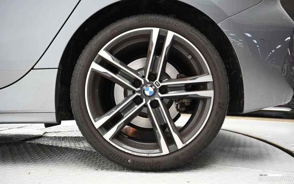 BMW 1 Series 120i M 2023 — миниатюра 5