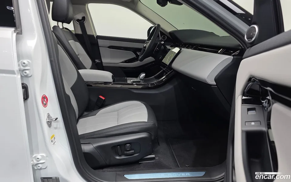 Land Rover Range Rover Evoque P250 SE 2025 — миниатюра 3