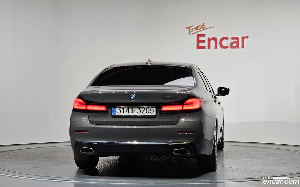 BMW 5 Series 520i 2022 — миниатюра 4
