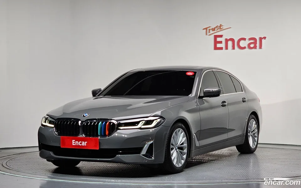 BMW 5 Series 520i 2022 — фото 1, купить с доставкой в Москву