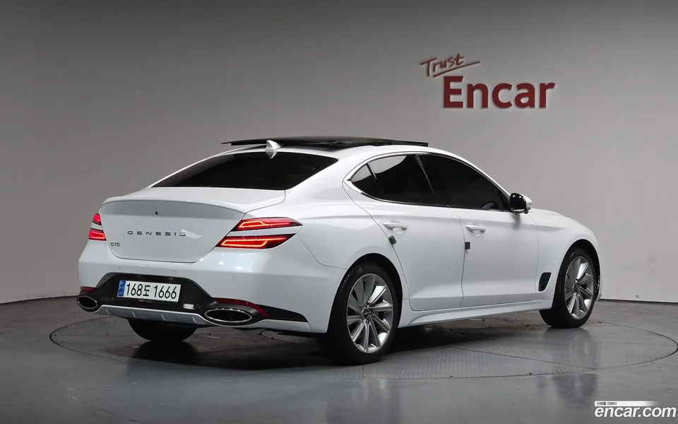 Genesis G70 2.5T 2WD 2023 — миниатюра 2